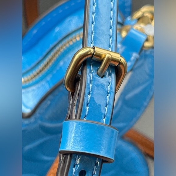 Coach Fish Bag In Signature Leather Imported - Picture 11 of 13